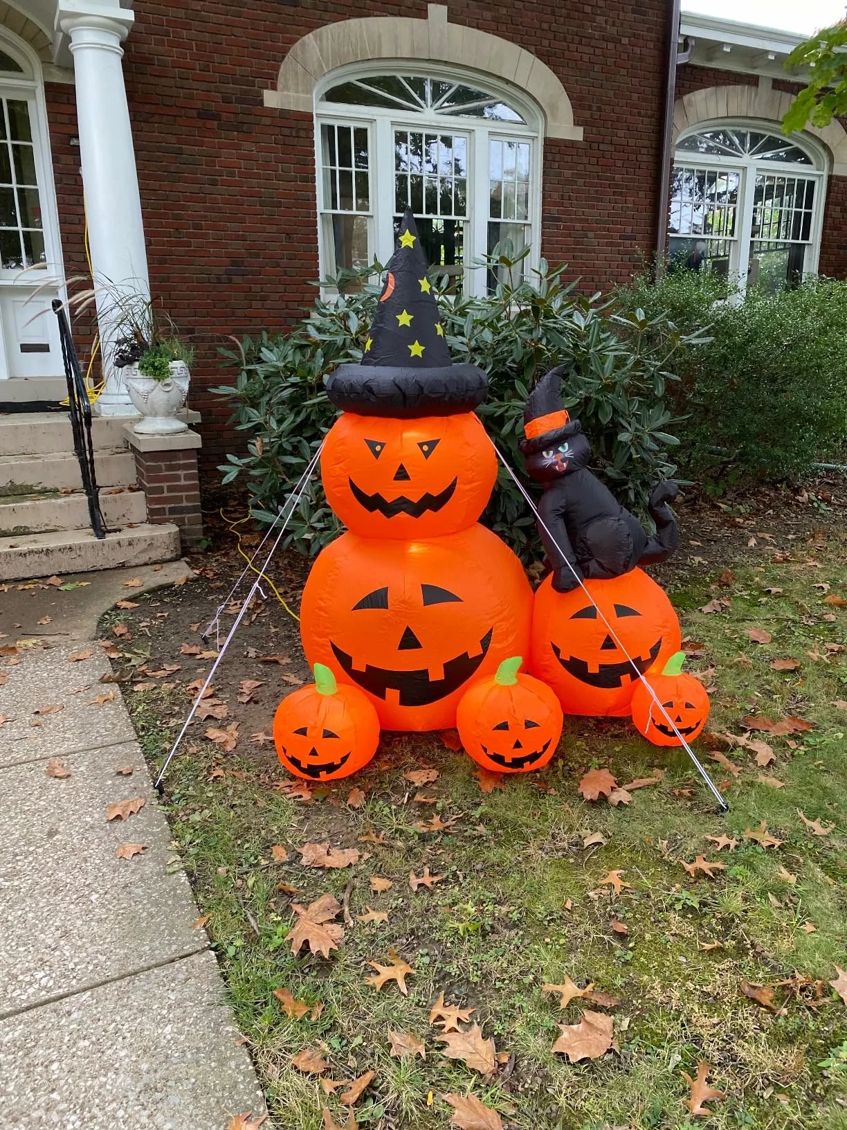 Click to view full screen 6FT Halloween Inflatable Spooky Ghost, Pumpkin & Witch's Cat with Built-in LED Lights, Blow Up Outdoor Yard Garden Decor Waterproof photo review