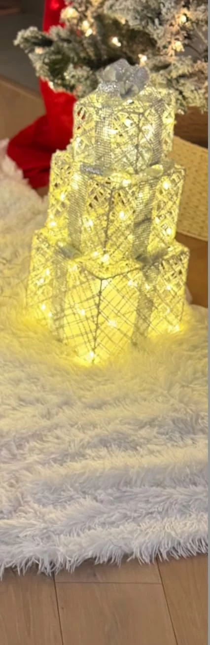 Click to view full screen LuxenHome 3-Piece Pre-Lit White Crackle Gift Box Set with Timer – Elegant Holiday Decor photo review