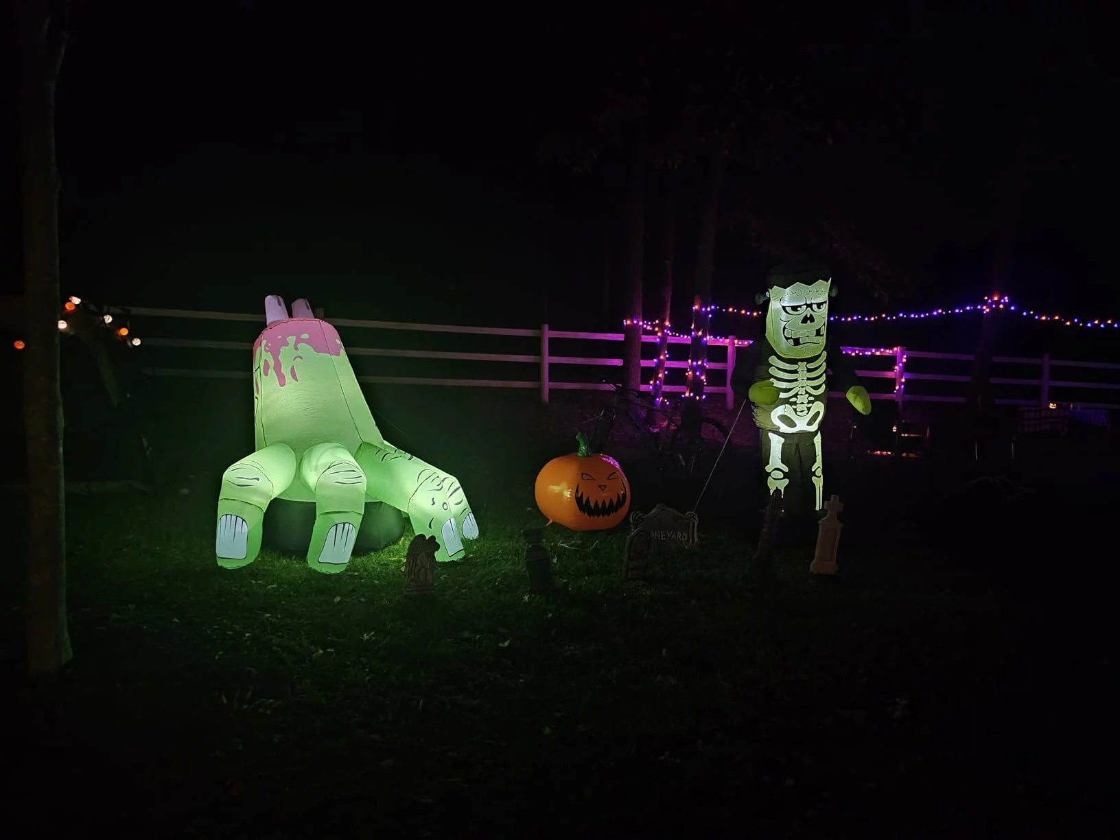 Click to view full screen GOOSH 6 FT Halloween Inflatables Hand Blow Up Yard Scary Green Giant with Built-in LEDs Garden Lawn Decor photo review