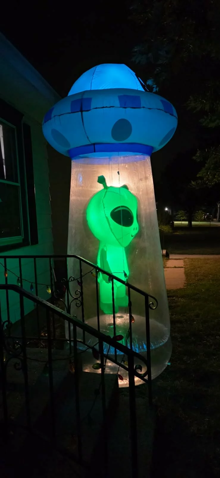 Click to view full screen 9.5FT Halloween Inflatable UFO Alien Outdoor Decoration with LED Lights, Huge Blow Up Yard Décor for Party Lawn Festival photo review