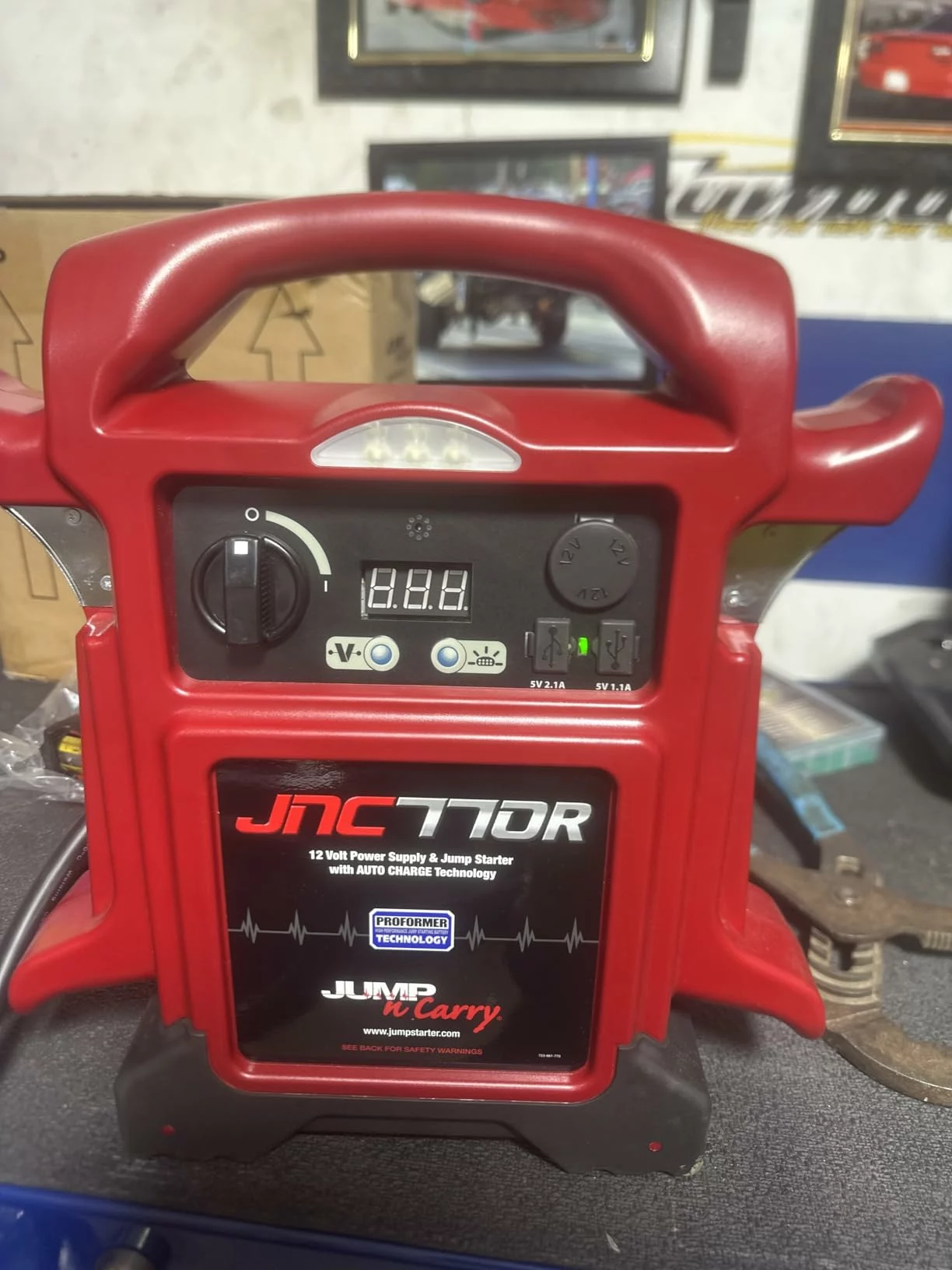 Clore Automotive JNC770R Jump-N-Carry 1700 Peak Amp 12V Jump Starter – Premium Heavy-Duty Portable Power Pack, Red photo review