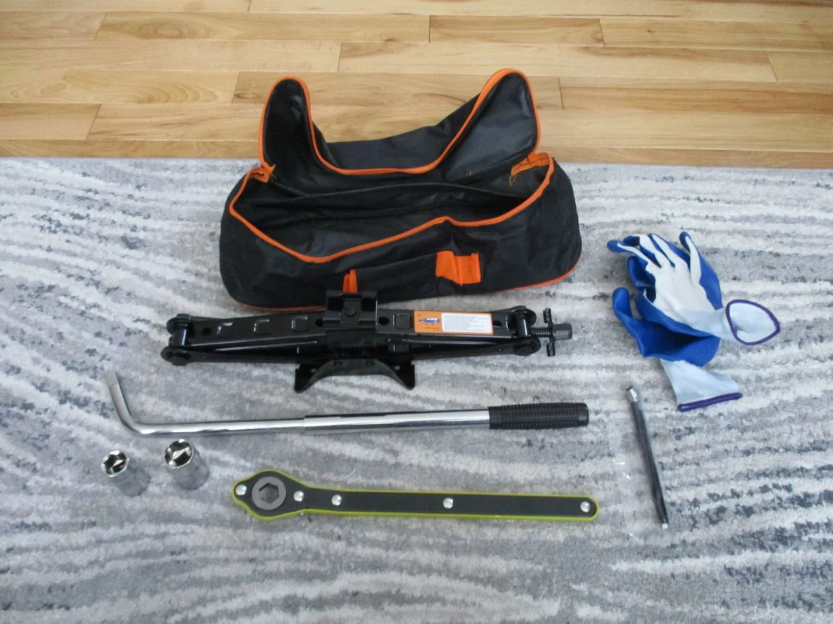 Click to view full screen Portable Car Jack Kit, 2 Ton Scissor Jack with Lug Wrench, Emergency Tire Change Repair Kit for Car SUV Universal Use photo review