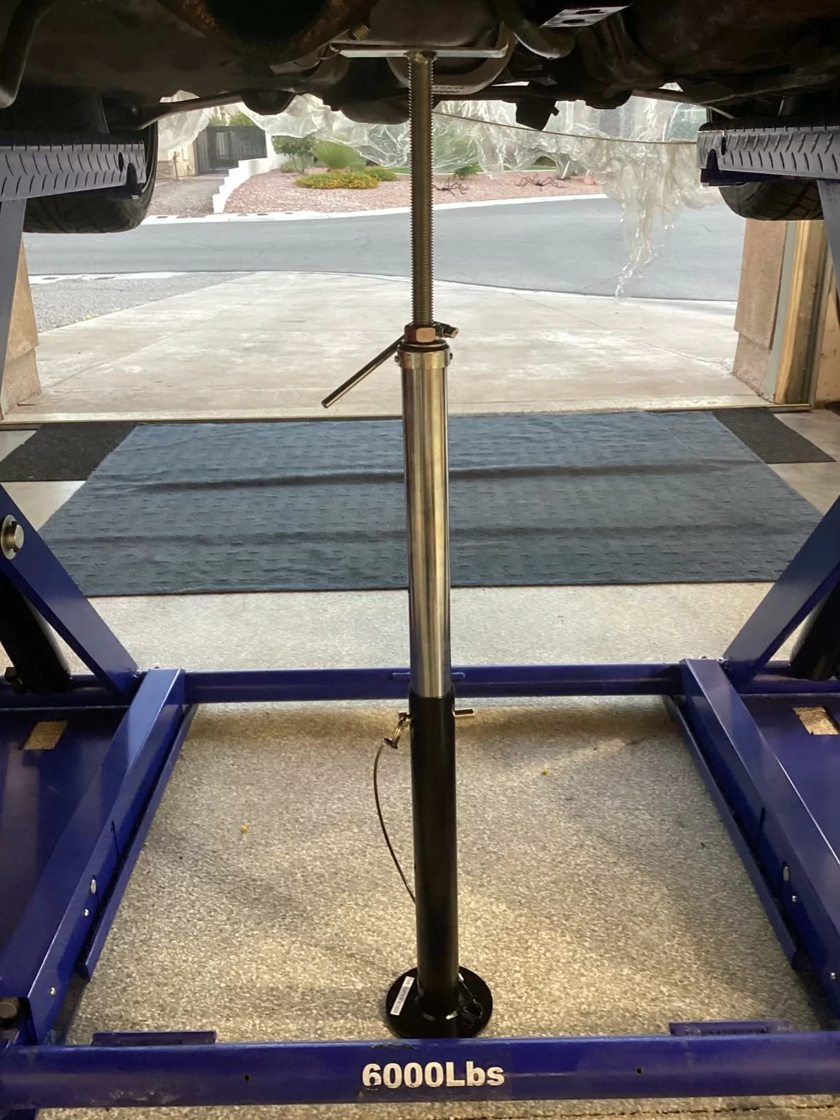 Click to view full screen VEVOR RV Slide Out Support Jacks, 2 Pack Heavy Duty Stabilizer Jacks Adjustable 20"-48" 5000 lbs for Camper Trailer photo review