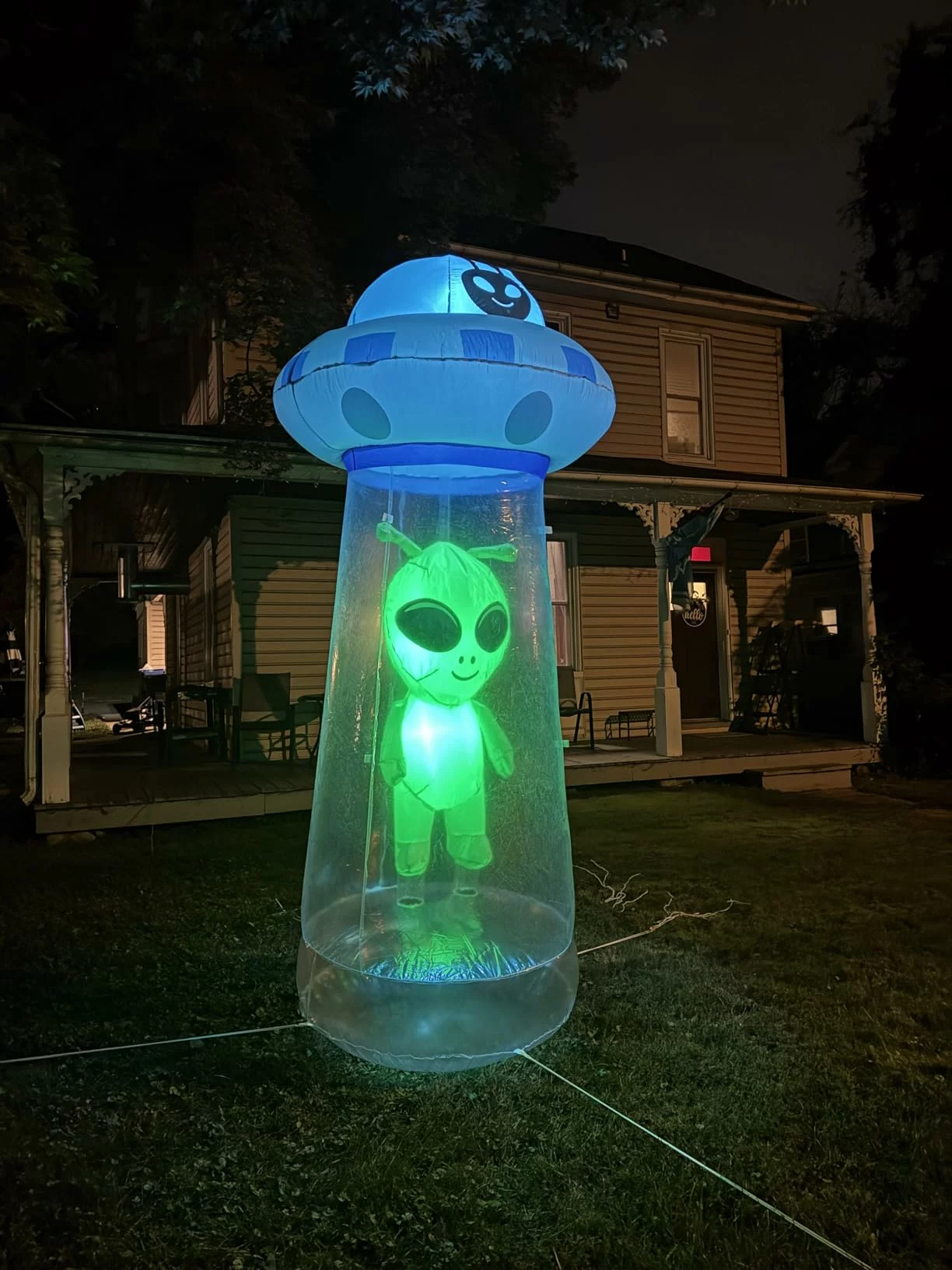 Click to view full screen 9.5FT Halloween Inflatable UFO Alien Outdoor Decoration with LED Lights, Huge Blow Up Yard Décor for Party Lawn Festival photo review