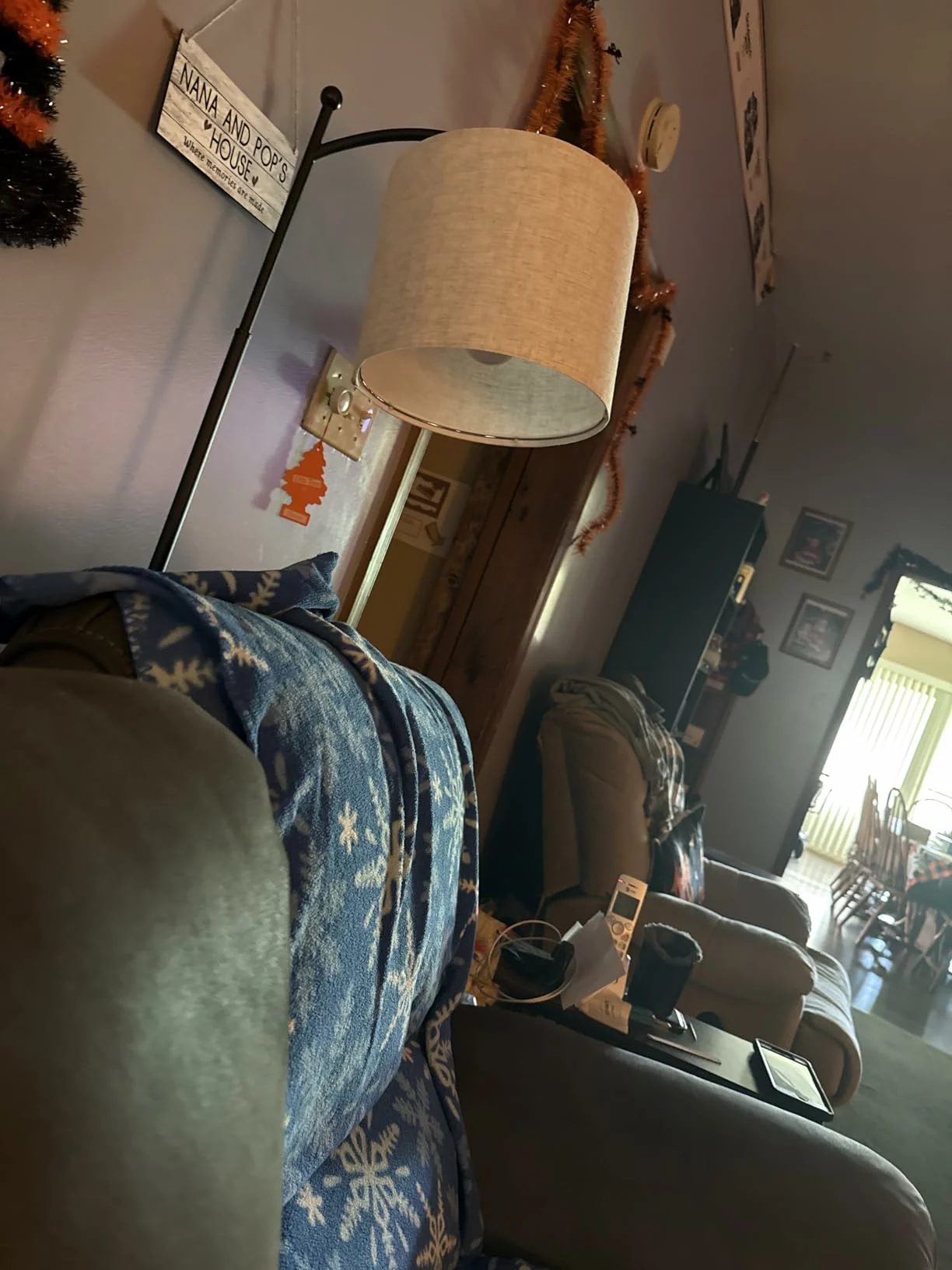 Click to view full screen Ambimall Smart Floor Lamp with RGB Dimmable Bulb, Adjustable Color Temperatures, Beige Shade & Black Pole photo review