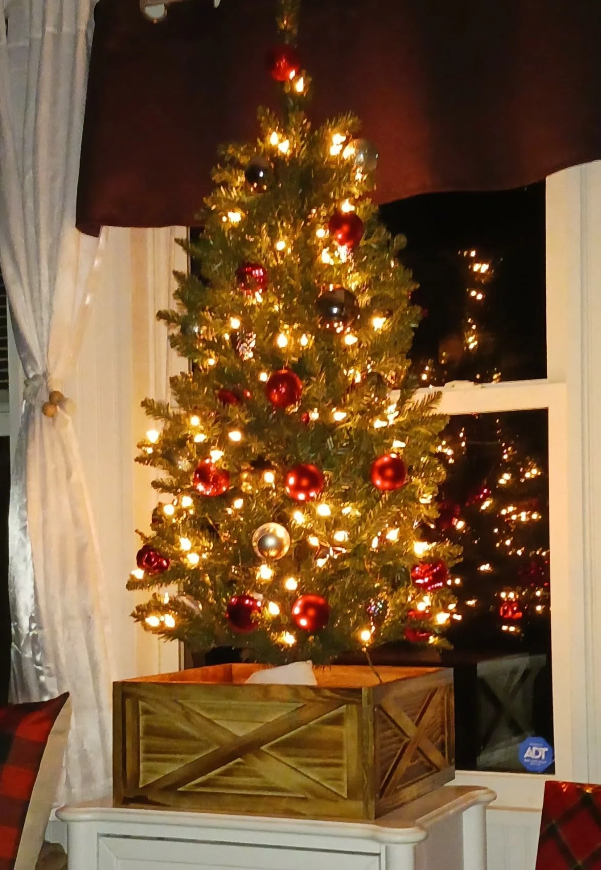 PULEO INTERNATIONAL Pre-Lit 4' Carson Pine Artificial Christmas Tree with 70 Lights photo review