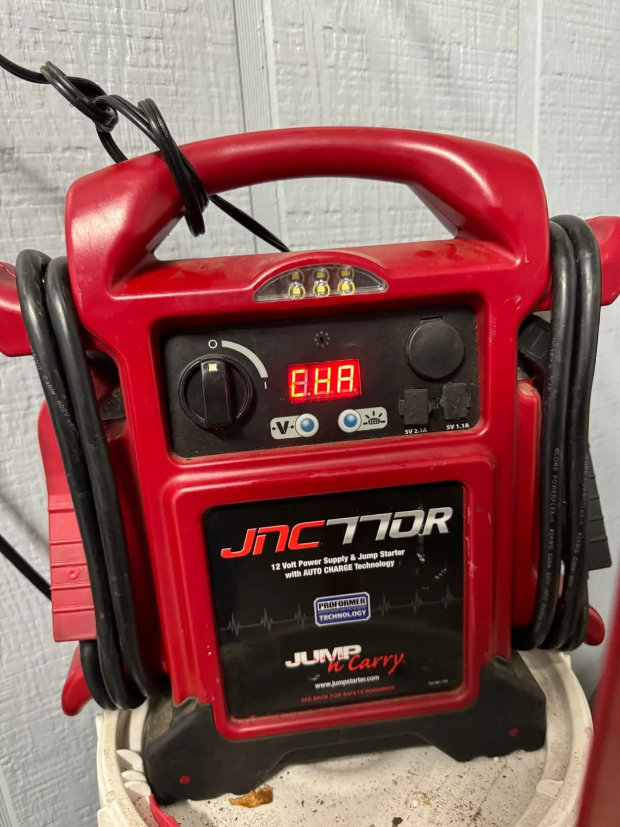 Clore Automotive JNC770R Jump-N-Carry 1700 Peak Amp 12V Jump Starter – Premium Heavy-Duty Portable Power Pack, Red photo review