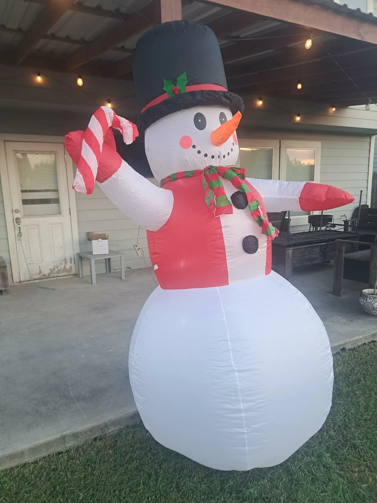 Click to view full screen 8FT Christmas Inflatable Snowman Outdoor Decoration, Giant Blow Up Yard Decor with LED Lights, Waterproof for Lawn & Garden photo review