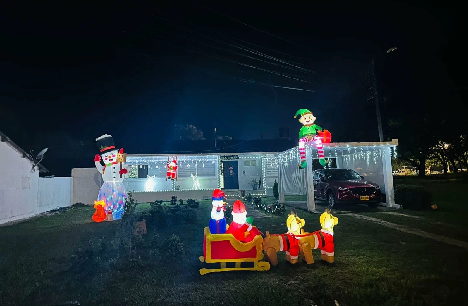 Click to view full screen 8FT Christmas Inflatable Sitting Elf with Gift Bag – LED Lighted Blow Up Outdoor Yard Decoration for Lawn, Garden & Holiday Party photo review