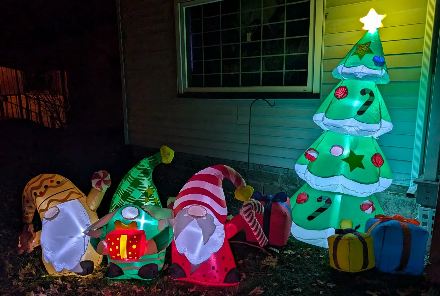 DR.DUDU 5FT Lighted Inflatable Xmas Tree – LED Blow Up Christmas Decoration for Indoor Outdoor Garden, Lawn & Holiday Party USA photo review