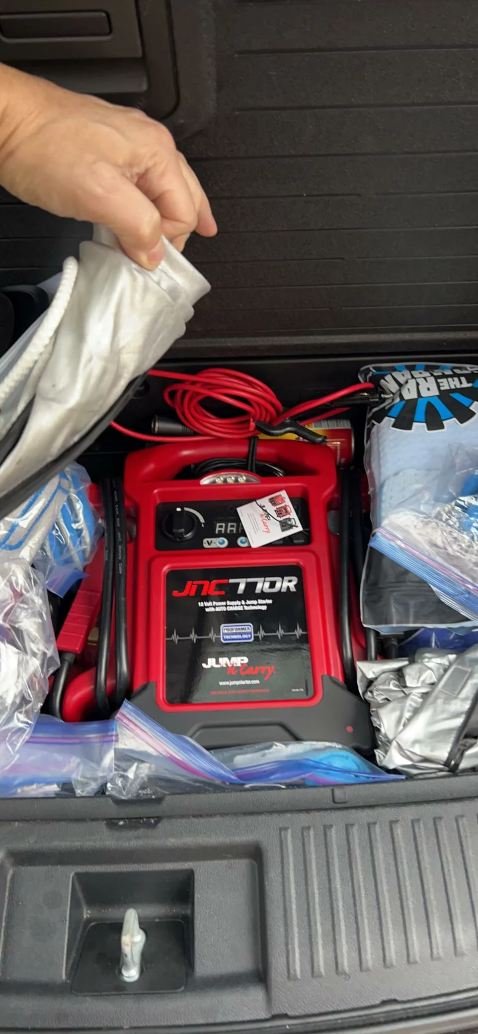 Clore Automotive JNC770R Jump-N-Carry 1700 Peak Amp 12V Jump Starter – Premium Heavy-Duty Portable Power Pack, Red photo review
