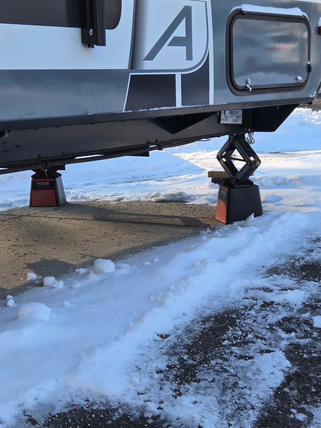 Click to view full screen VEVOR Heavy Duty RV Trailer Jack Blocks, 4 Pack 6000 lbs Each, Camper Stabilizer Leveling Blocks for Tongue Jack, Post & Wheels Accessories photo review