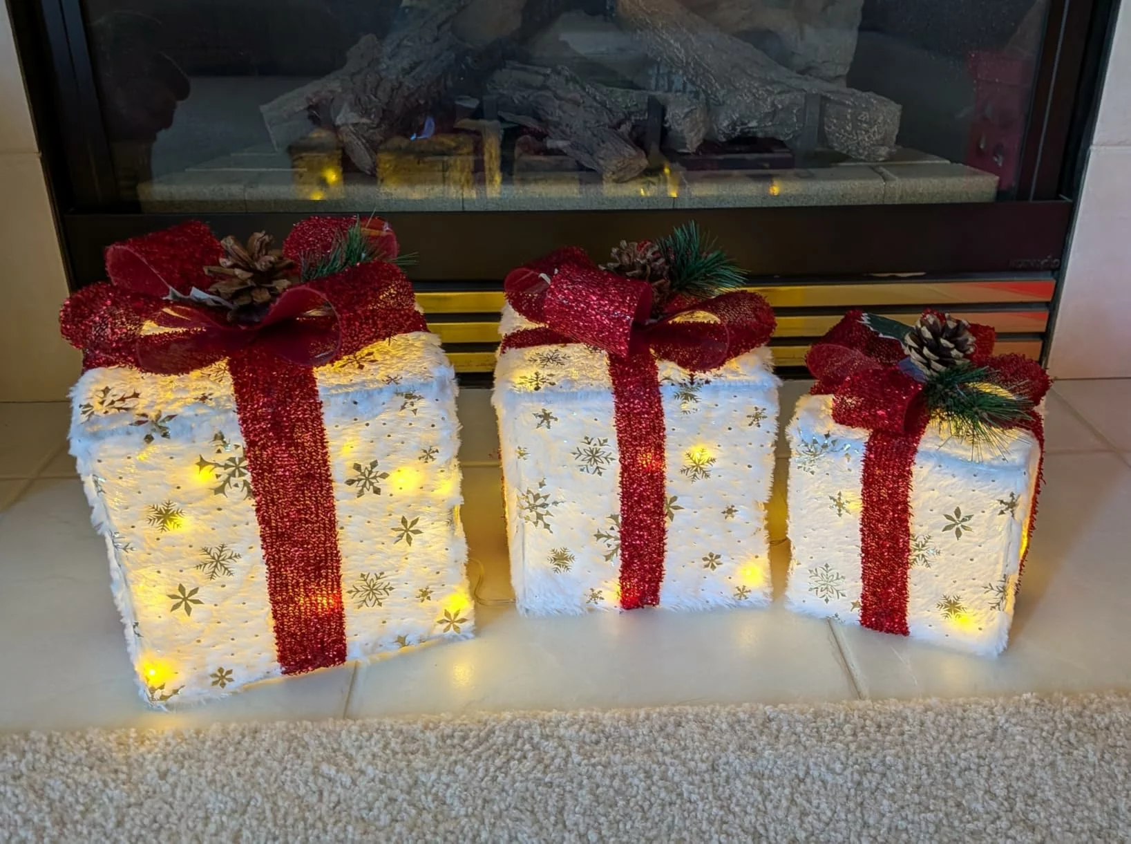 Click to view full screen LuxenHome 3-Piece Lighted Gift Box Set with Artificial Branches – Elegant Holiday Decoration photo review