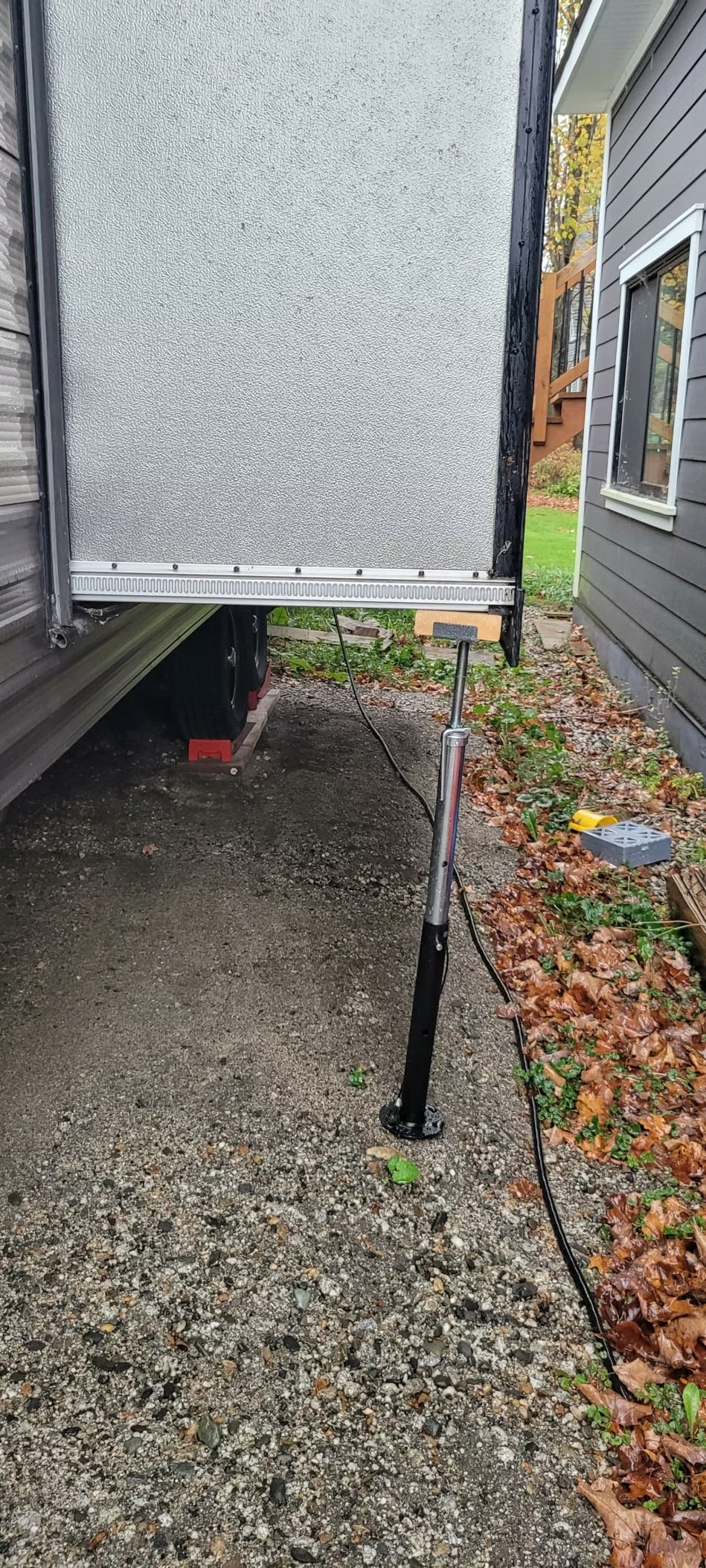 Click to view full screen VEVOR RV Slide Out Support Jacks, 2 Pack Heavy Duty Stabilizer Jacks Adjustable 20"-48" 5000 lbs for Camper Trailer photo review