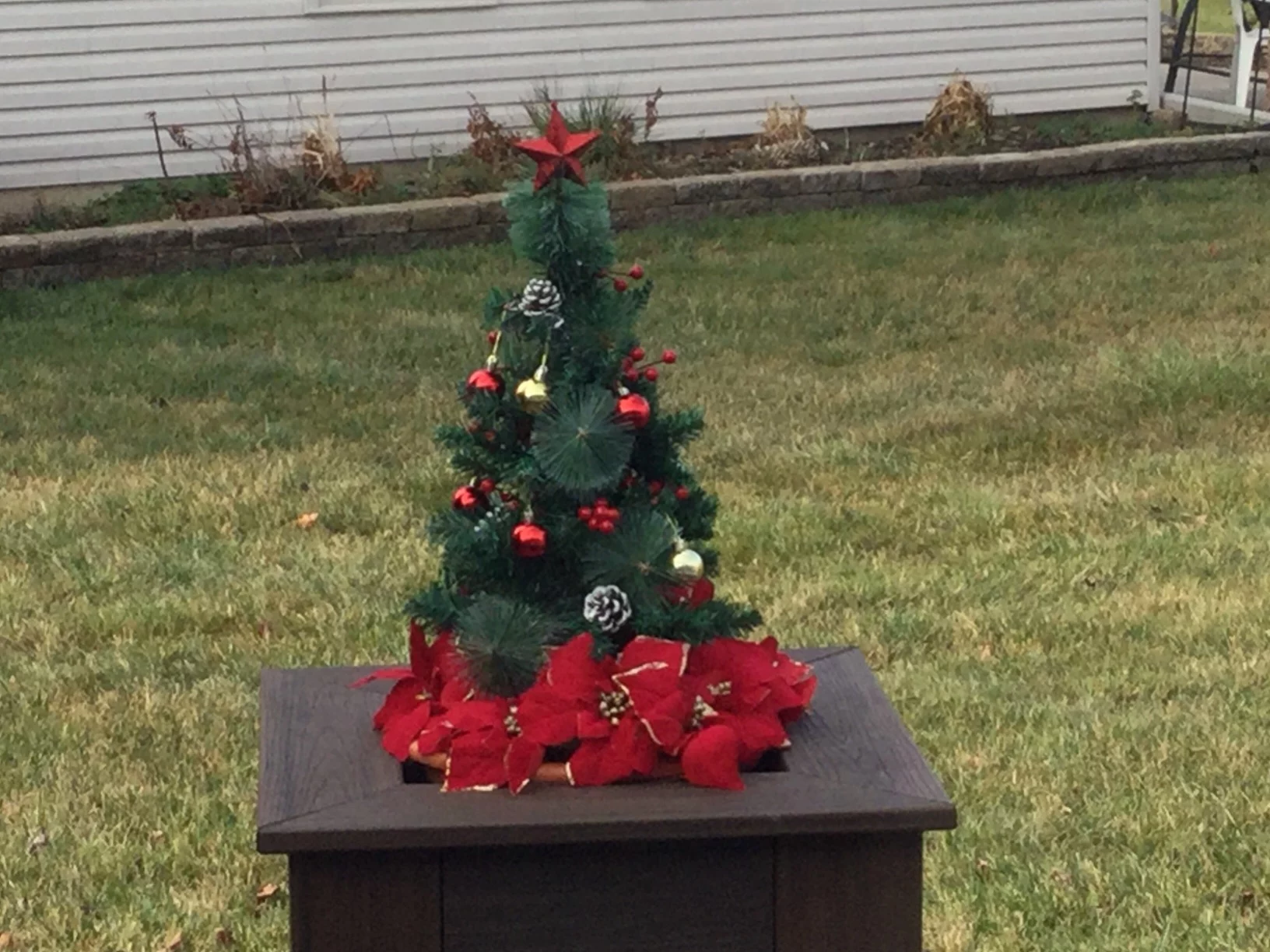 Puleo International 30 Pre-Lit Artificial Pine Branch Urn Filler Decor 2-pc. Set – Battery-Operated, LED Lights, Timer Function photo review