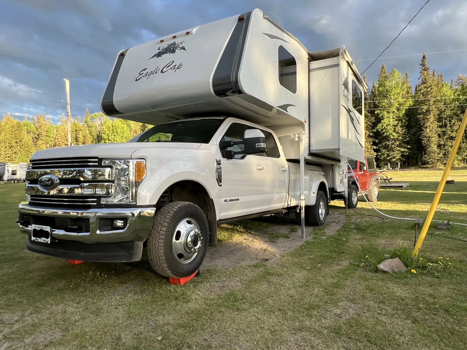 Click to view full screen VEVOR Heavy Duty Camper Levelers 2 Pack, RV Leveling Blocks with Wheel Chocks Kit with Anti-Slip, Bag & Anti-Slip Mat photo review
