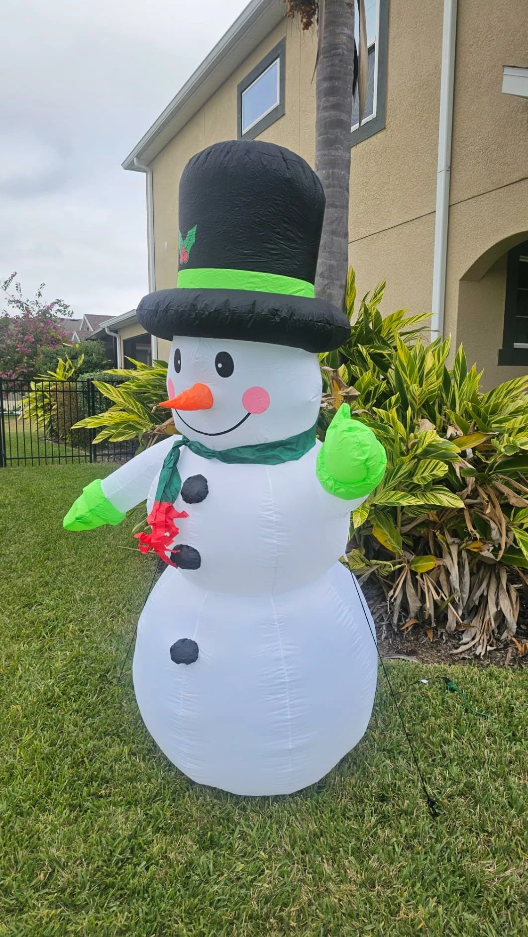 8FT Lighted Christmas Inflatable Santa Claus – IP44 Weatherproof LED Blow Up Yard Decoration with Candy & Gift Bag for Holiday USA photo review