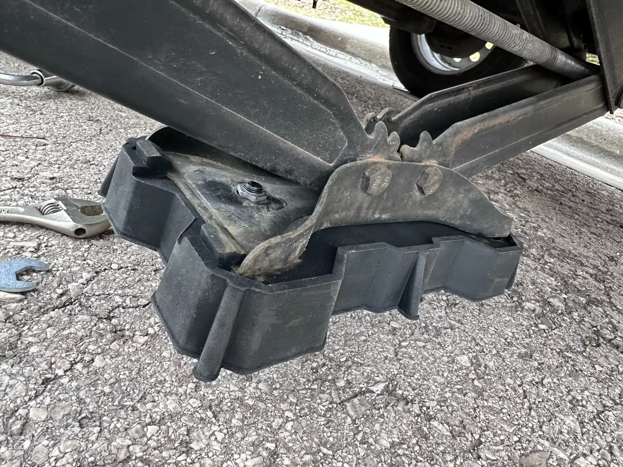 Click to view full screen 4 Pack RV Stabilizer Jack Pads, Solid Rubber Scissor Jack Block Foot Pads for Camper Trailer Stabilizers photo review