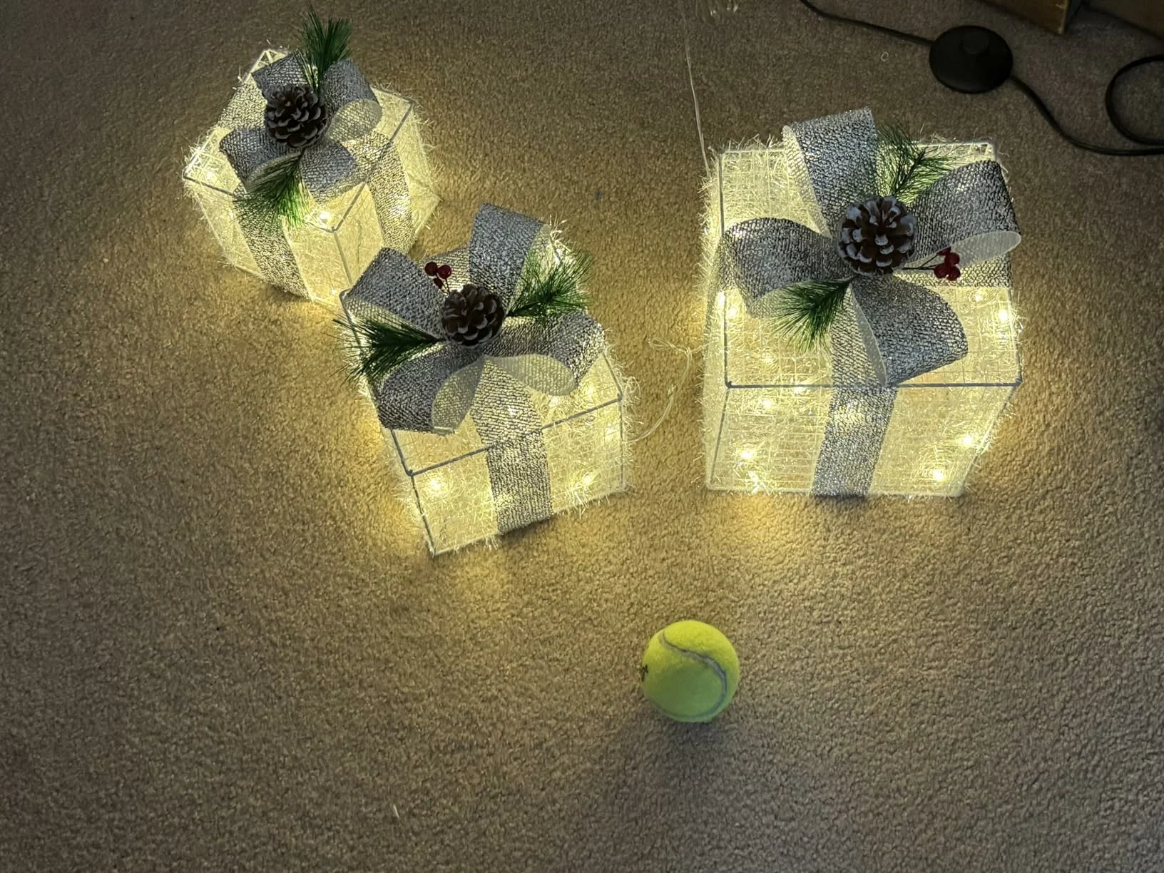 Click to view full screen Set of 3 Lighted Christmas Gift Boxes – Pre-Lit LED Presents for Indoor/Outdoor Holiday Décor photo review