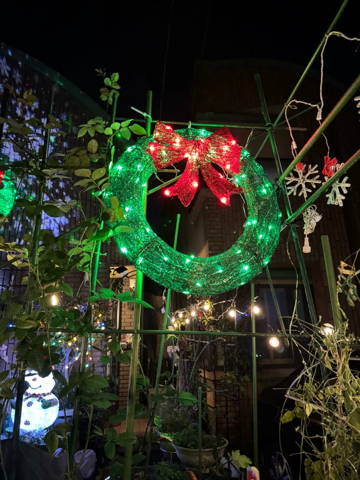 LuxenHome 3-Piece Lighted White Gift Box Set with Plaid Ribbon – Battery-Operated Holiday Decor photo review