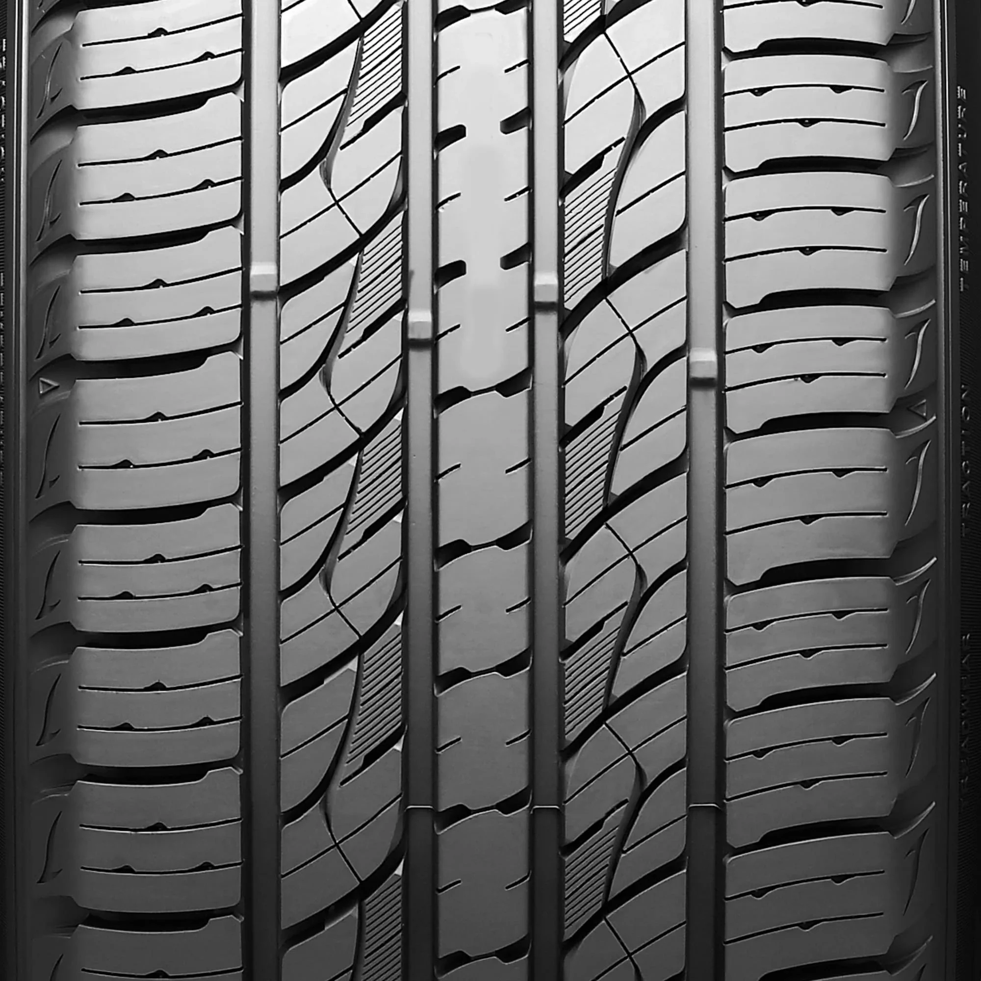 Kumho Crugen Premium KL33 All Season 25565R18 109T SUVCrossover Tire_04 Kumho Crugen Premium KL33 All Season 25565R18 109T SUVCrossover Tire 04