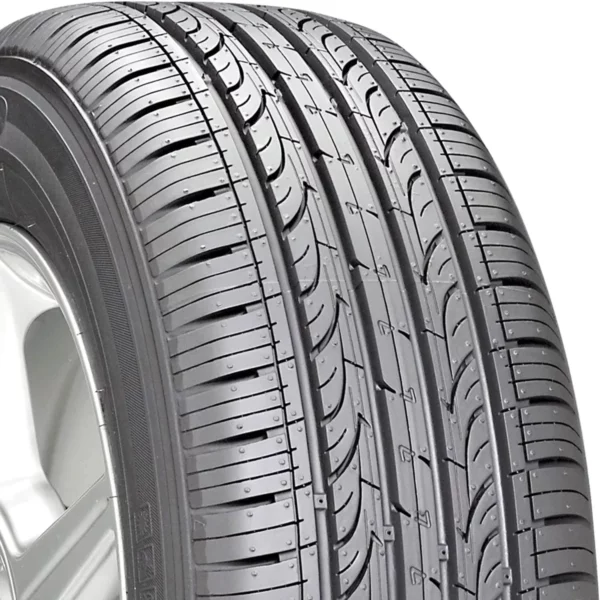 Kumho Solus KH25 215/55R17 93V All Season Touring Tire, Durable Passenger Car Tire Ideal for Sedan, Compact, and Crossover Vehicles