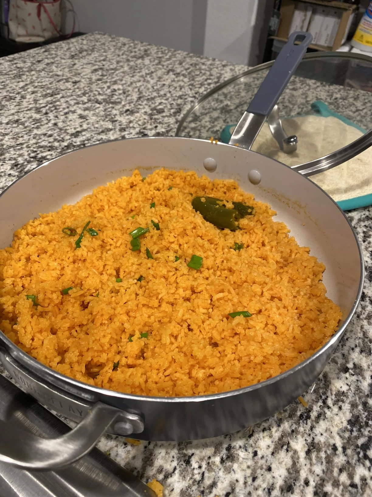 Professional Grade Ceramic Nonstick 4.5QT Sauté Pan with Lid – Durable, Even-Heating Cookware for Everyday Cooking photo review