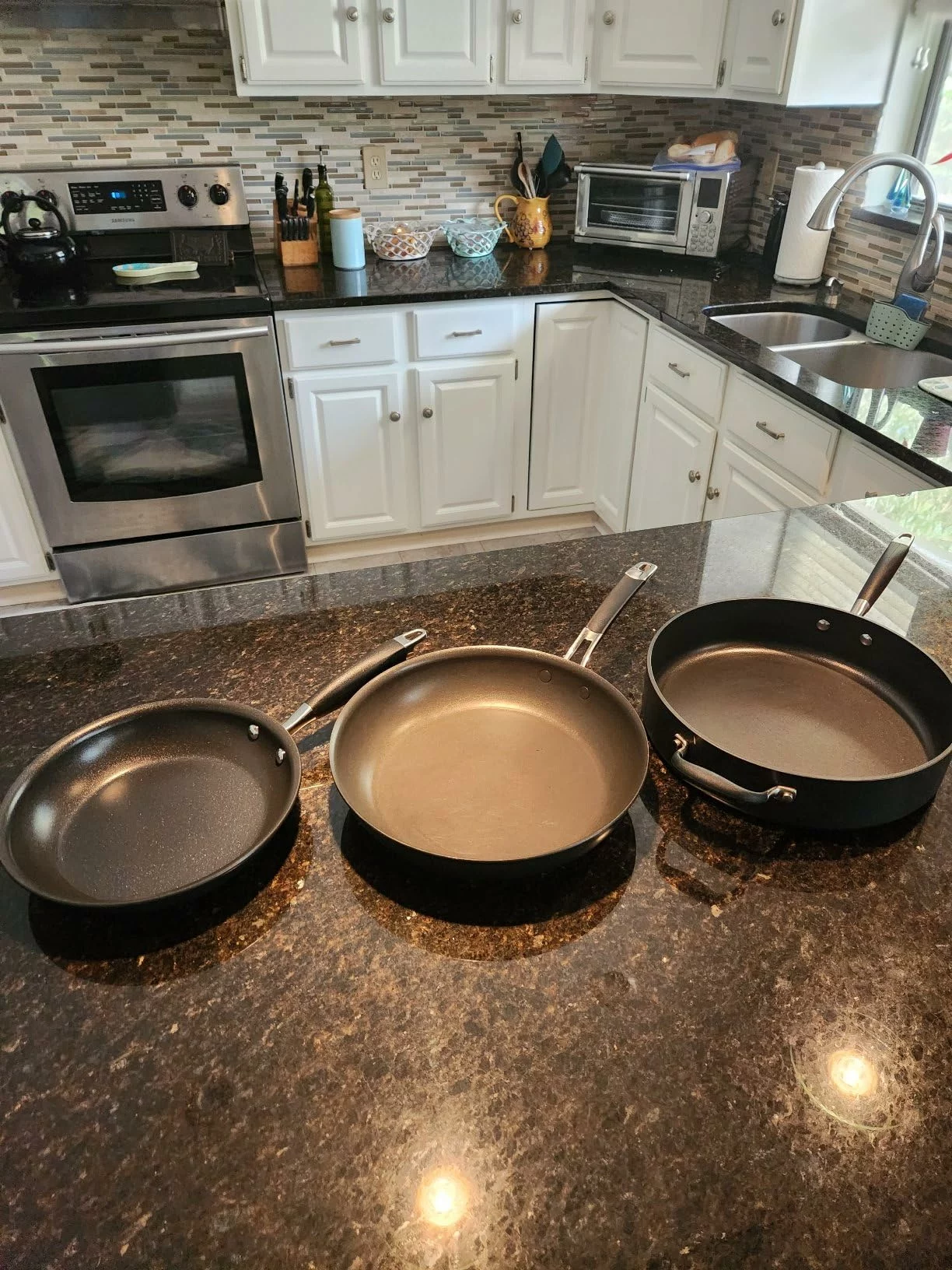 Advanced 12-Inch Hard-Anodized Nonstick Ultimate Pan – Durable, Even-Heating Cookware for Everyday Meals photo review