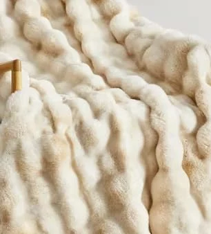 Claire Faux Fur Throw Blanket – Luxuriously Soft, Warm, and Stylish for Every Home photo review
