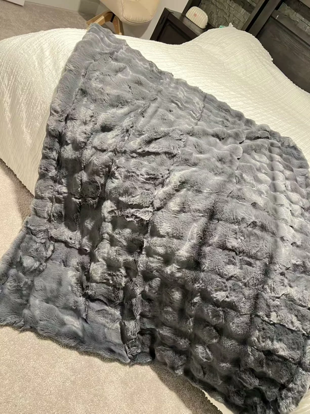 Claire Faux Fur Throw Blanket – Luxuriously Soft, Warm, and Stylish for Every Home photo review