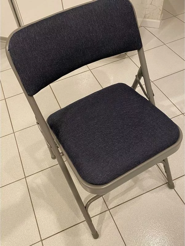 Set of 2 Curved Triple-Braced Folding Chairs – Durable Metal Frame with Navy Fabric Seat for Events and Home Use photo review