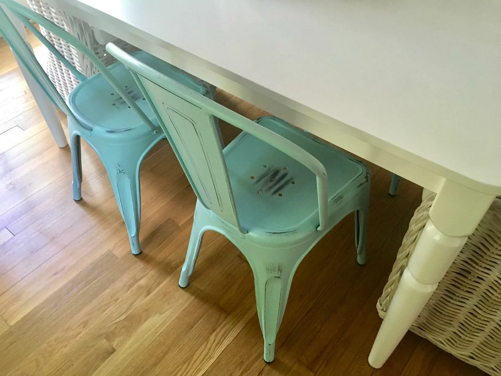 Flash Furniture Distressed Metal Stackable Chair – Versatile Indoor/Outdoor Kitchen and Dining Seating photo review