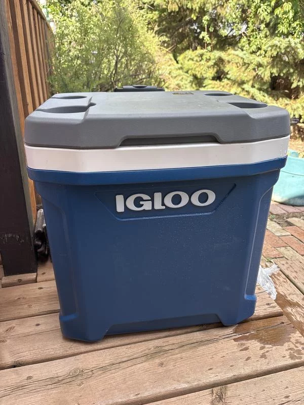 Click to view full screen Igloo Latitude 60-Qt Wheeled Cooler – Durable, Portable & Long-Lasting Ice Retention photo review