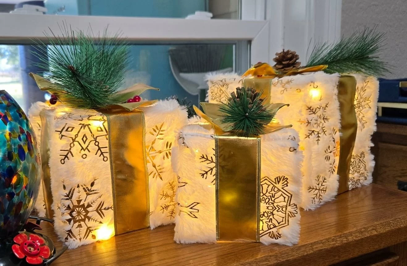 LuxenHome 3-Pc Lighted Snowflake Gift Box Set – White Fabric Holiday Décor with Gold Ribbon photo review