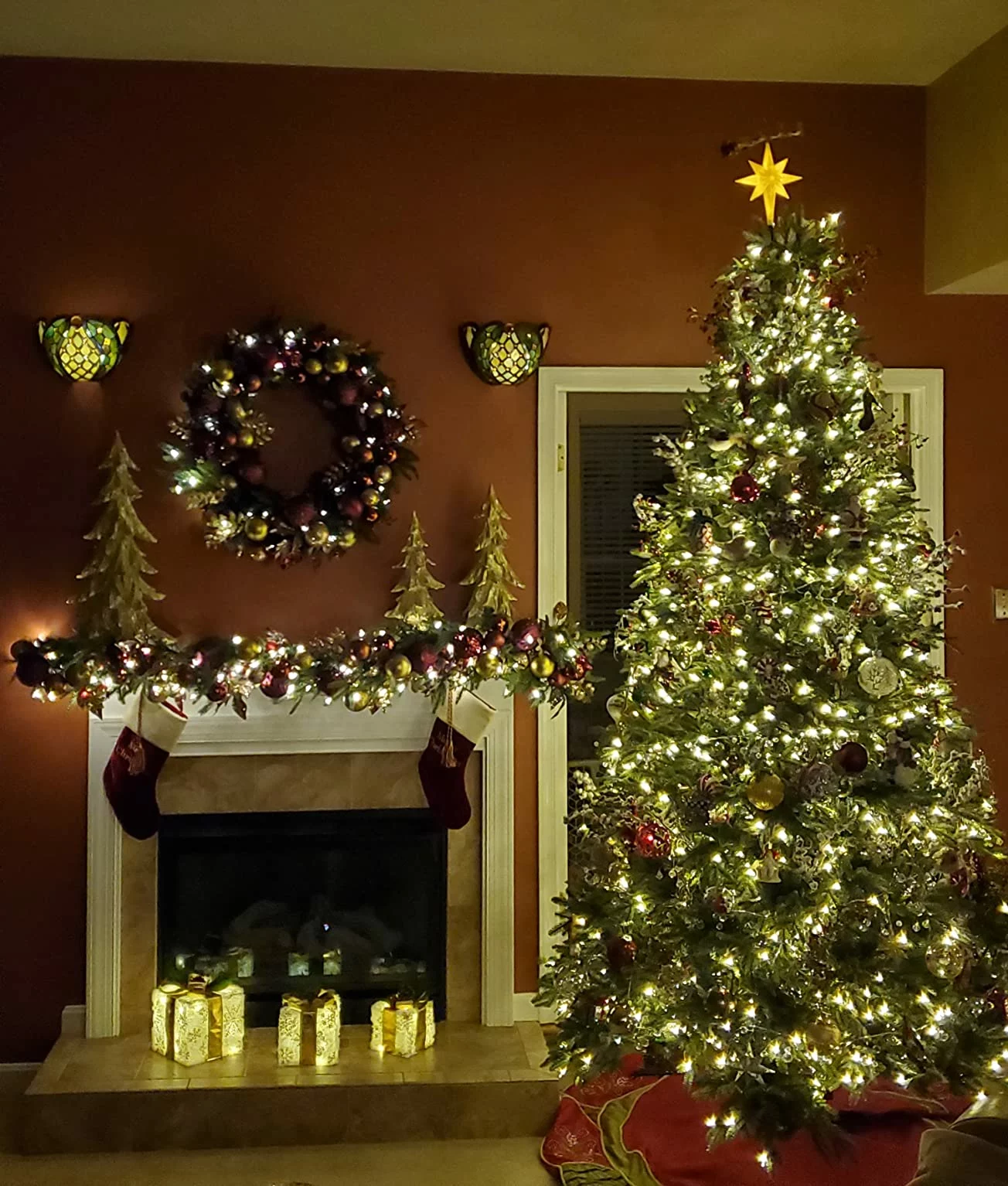 LuxenHome 3-Piece Frosted Faux Branch Gift Box Set – Lighted Holiday Decorations photo review