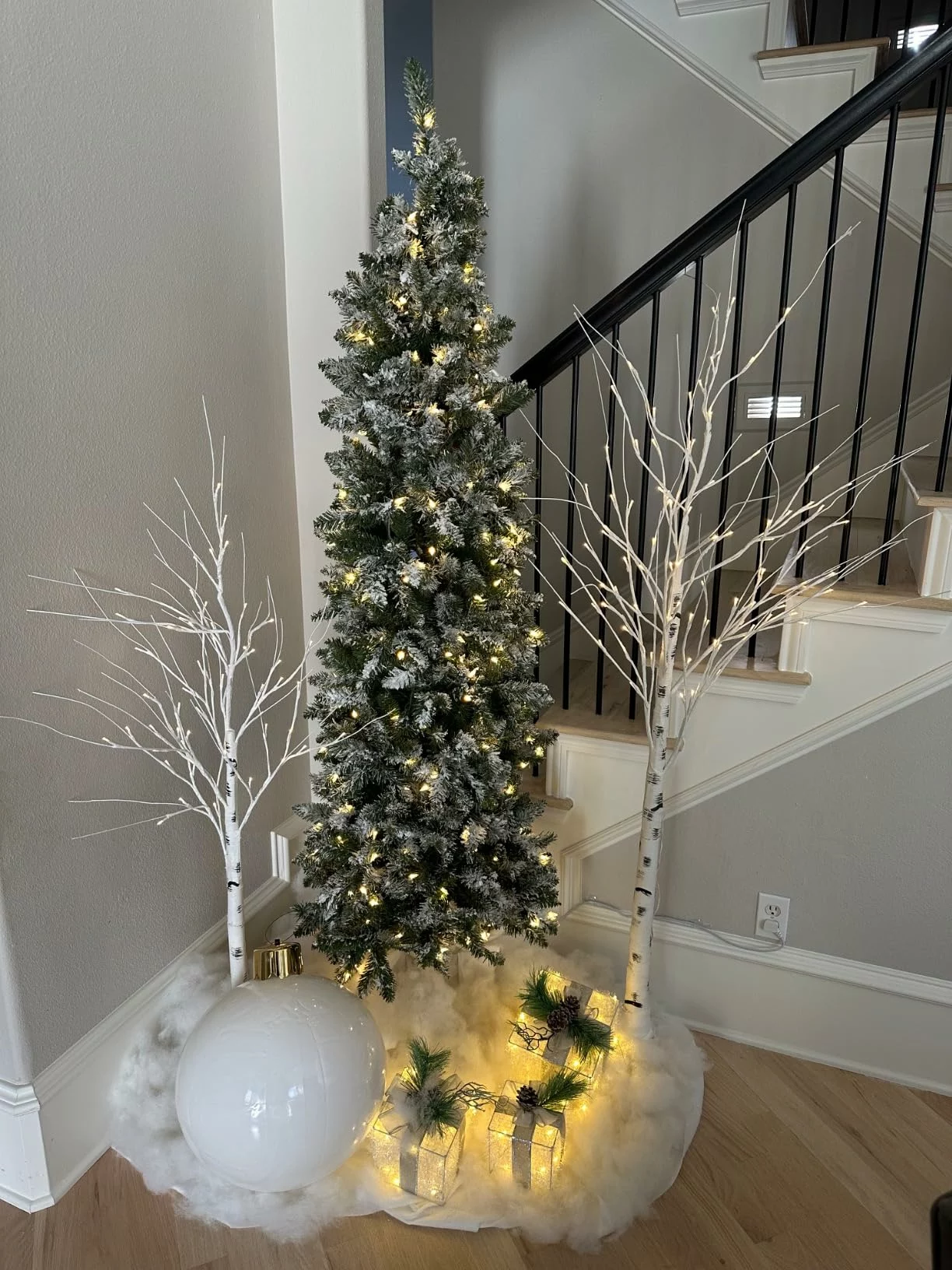 LuxenHome Set of 3 Lighted LED Christmas Presents – Indoor/Outdoor Holiday Decorations photo review