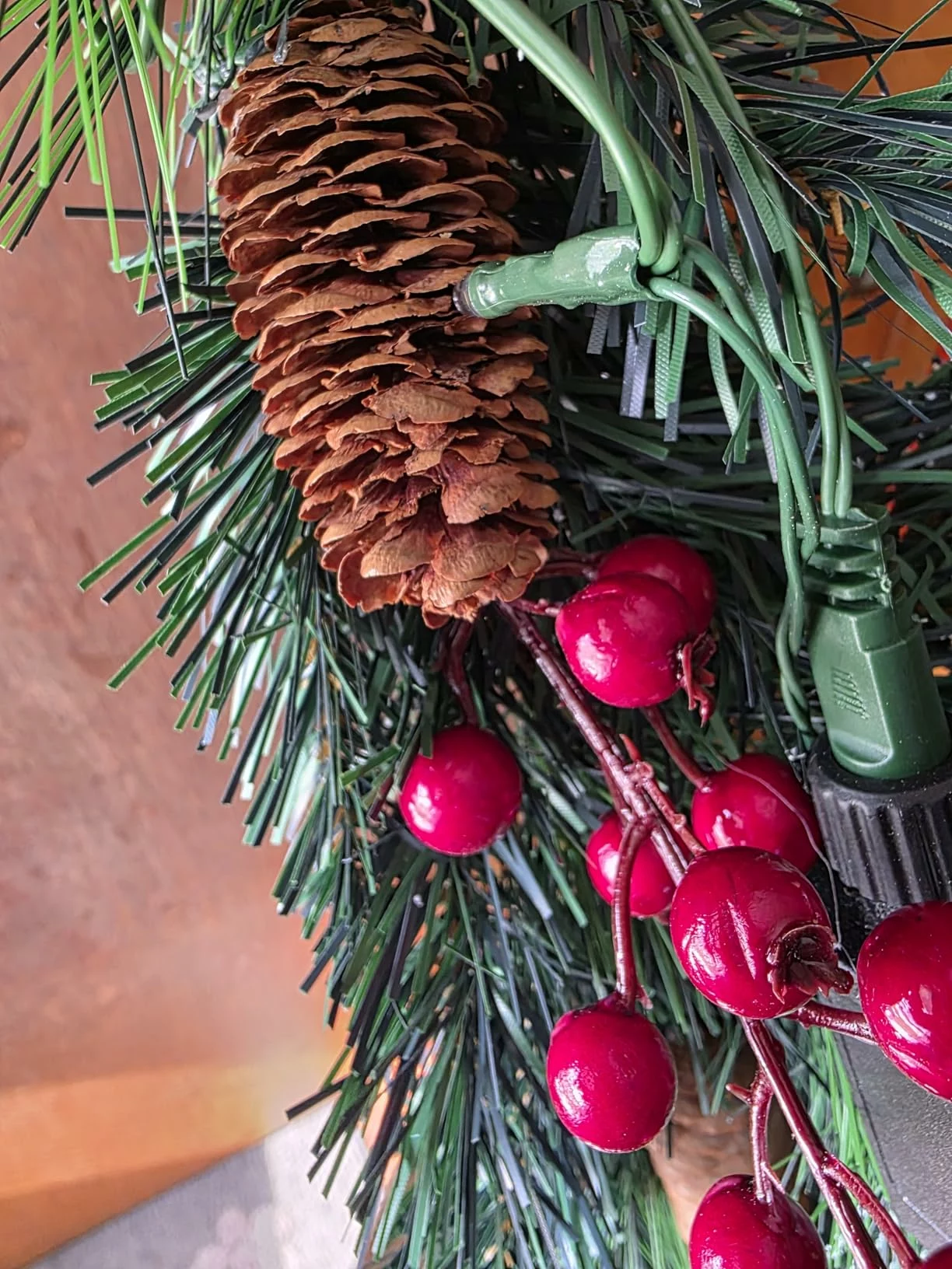 Puleo International Pre-Lit 9-Ft x 10-In Decorated Christmas Garland with 100 Lights photo review