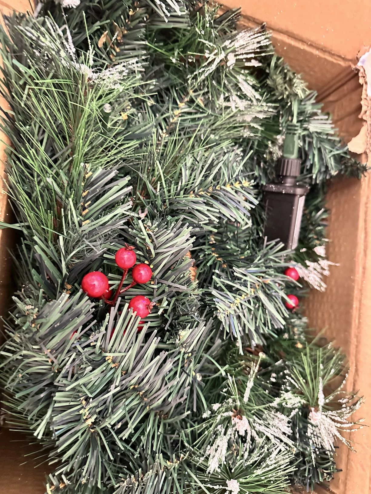 Puleo International Pre-Lit 9-Ft x 10-In Decorated Christmas Garland with 100 Lights photo review