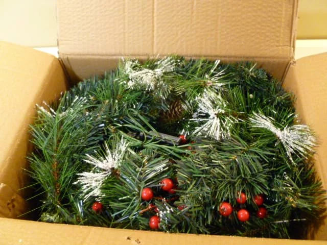 Puleo International Pre-Lit 9-Ft x 10-In Decorated Christmas Garland with 100 Lights photo review