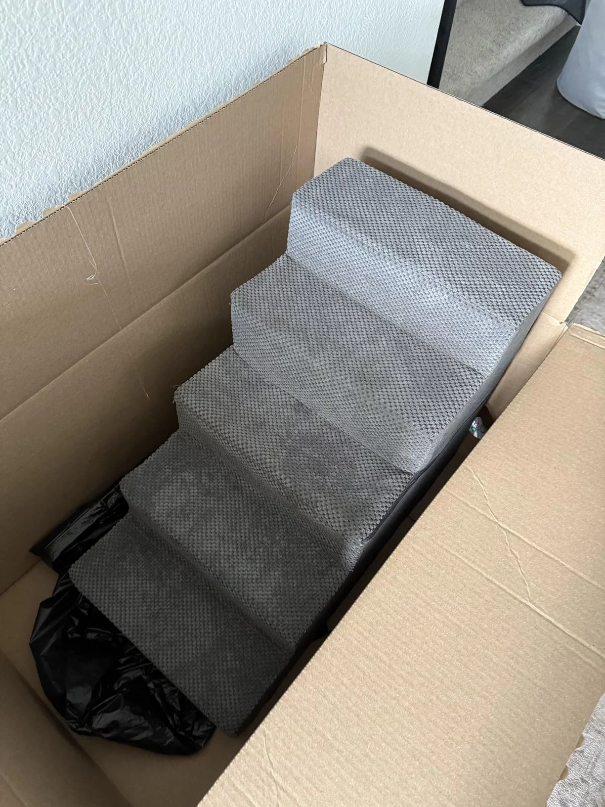 Striped High-Density Foam 4-Step Pet Stairs – Safe and Comfortable Steps for Dogs and Cats photo review