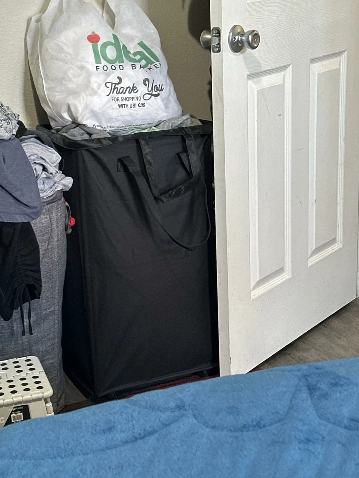 Rolling Laundry Basket with Handle – Space-Saving Clothes Hamper for Dorm, Bedroom, or Corner Storage photo review