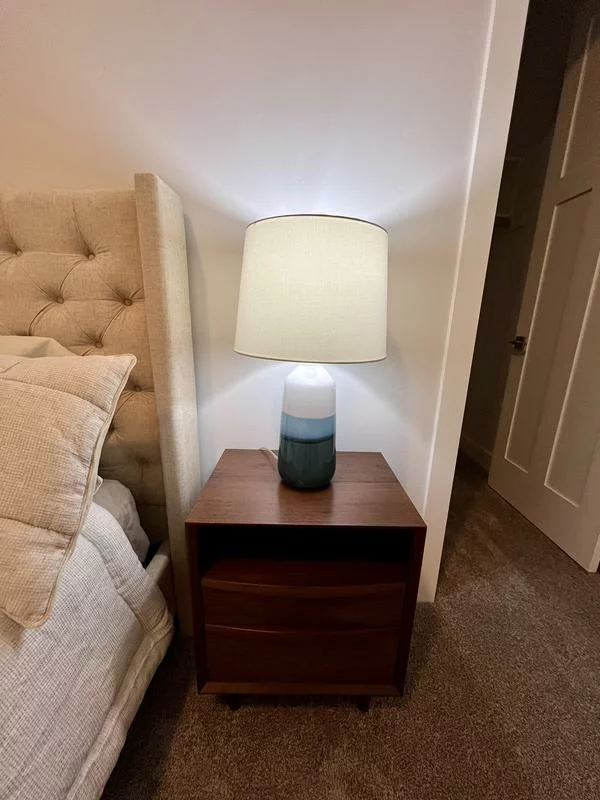 Ceramic Table Lamp – Elegant Modern Lighting for Bedroom, Living Room, or Office Decor photo review