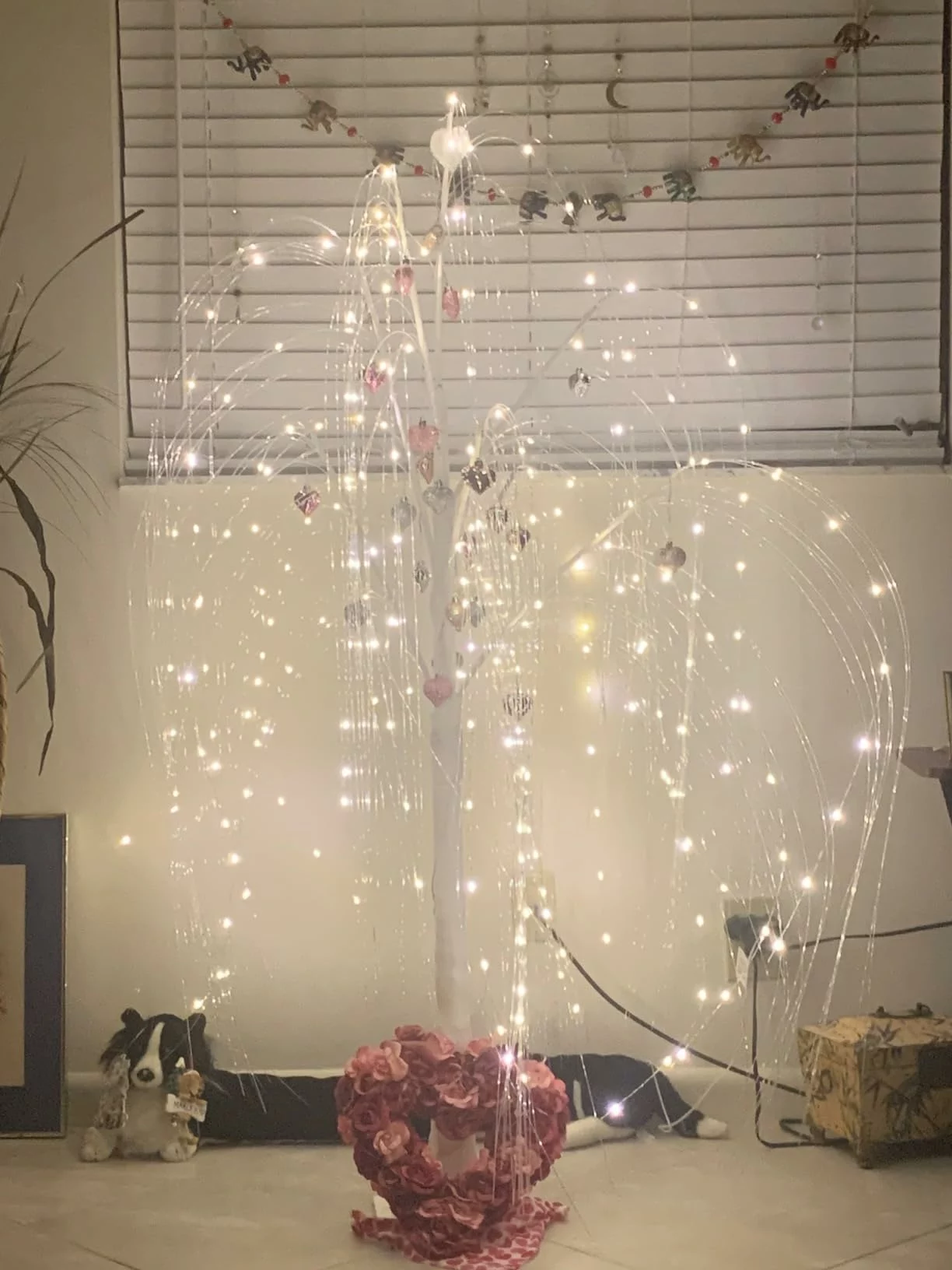 5 Ft LED Black Willow Tree Floor Decor – Elegant Lighted Halloween and Seasonal Decoration photo review