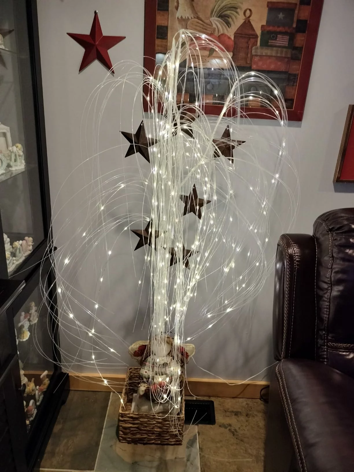 5 Ft LED Black Willow Tree Floor Decor – Elegant Lighted Halloween and Seasonal Decoration photo review