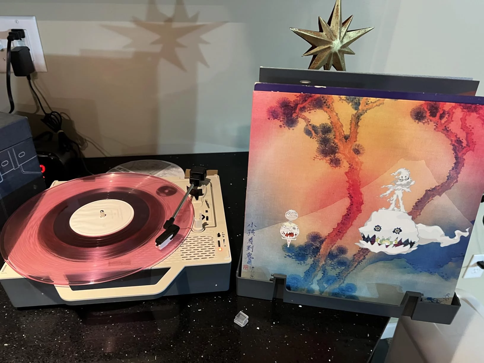 Click to view full screen Portable Bluetooth Turntable Made from Sustainable Materials photo review