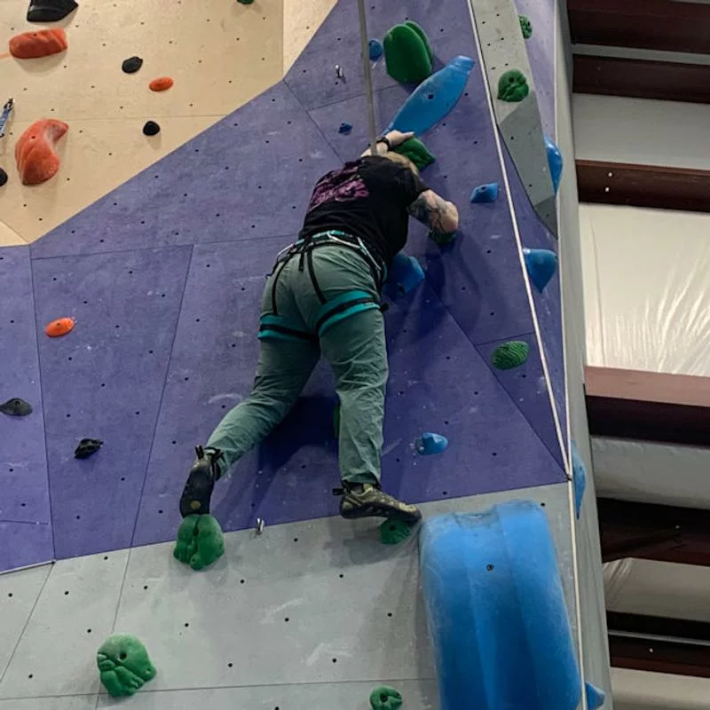 4-Slide Climbing Harness – Adjustable Safety Harness for Rock Climbing, Mountaineering, and Rappelling photo review