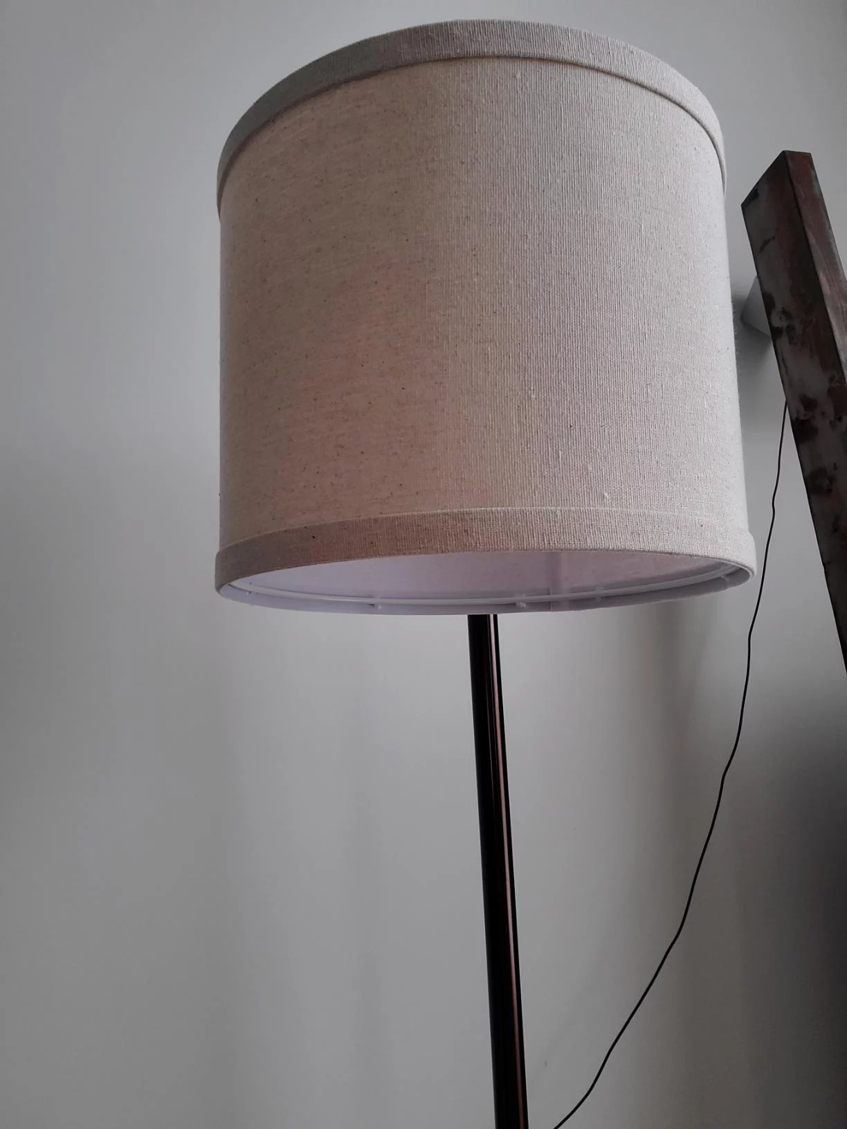 Montage 62-Inch LED Arc Floor Lamp with White Hanging Drum Shade - Bronze Finish, Adjustable Arm & Dimmable Brightness - Modern Living Room Lighting photo review