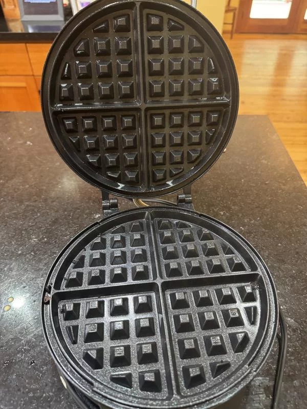 4-Slice Belgian Waffle Maker - Nonstick Plates for Deep Pocket Waffles - Adjustable Browning Control & Ready Indicator Lights - Easy Clean & Fluffy Results photo review