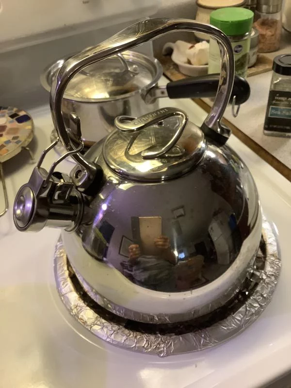 2.3-Quart Whistling Tea Kettle - Durable Stainless Steel Construction & Heat-Resistant Handle - Fast Boiling, Loud Whistle & Stylish Kitchen Design - Induction Compatible photo review