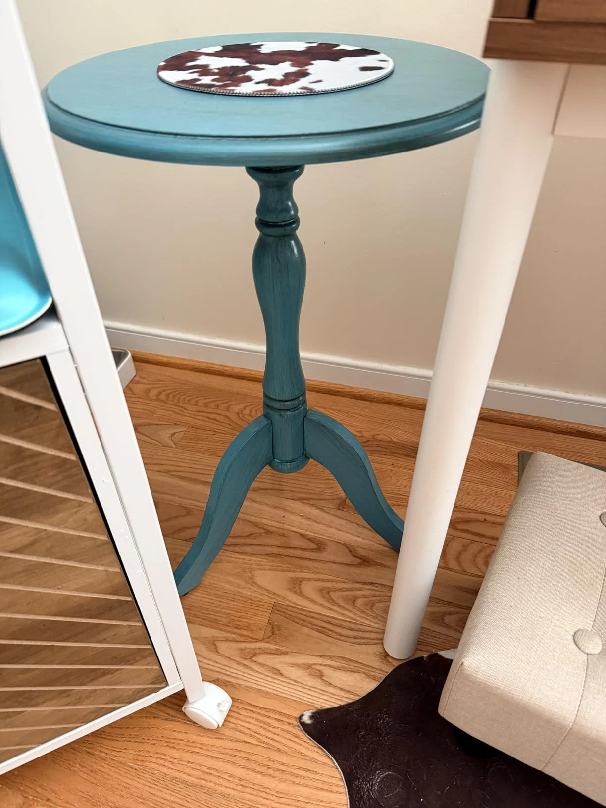 Round Pedestal End Table Living Room & Bedroom Side Table photo review